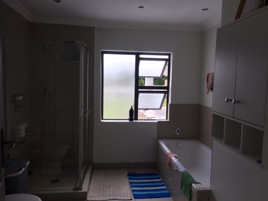 To Let 4 Bedroom Property for Rent in Beacon Bay Eastern Cape